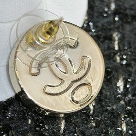 Новинка Серьги-гвоздики Chanel Код p105 Новинка Chanel c1 двойные