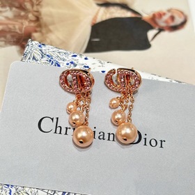 Новинка Серьги-гвоздики Dior Код p105 Новинка Серьги-гвоздики DIO