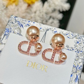 Новинка Серьги-гвоздики Dior Код p115 Новинка： серьги-гвоздики DI