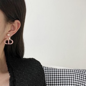 Новинка Серьги-гвоздики Dior Код p115 Новинка： серьги-гвоздики DI