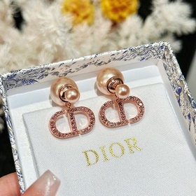 Новинка Серьги-гвоздики Dior Код p115 Новинка： серьги-гвоздики DI