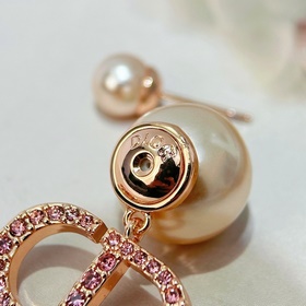 Новинка Серьги-гвоздики Dior Код p115 Новинка： серьги-гвоздики DI