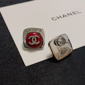 Chanel маленькие серьги с двойным C-образным мотивом в красном цв
