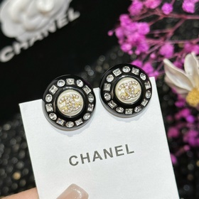 Новинка Серьги-гвоздики Chanel Код p105 Новинка Chanel c1 двойные