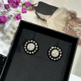 Новинка Серьги-гвоздики Chanel Код p105 Новинка Chanel c1 двойные