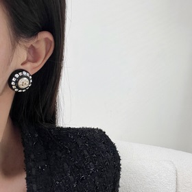 Новинка Серьги-гвоздики Chanel Код p105 Новинка Chanel c1 двойные