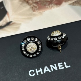 Новинка Серьги-гвоздики Chanel Код p105 Новинка Chanel c1 двойные