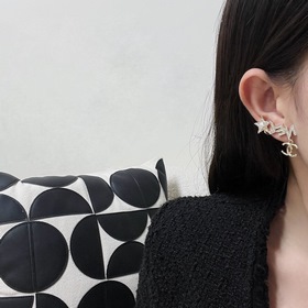 Новинка Chanel серьги-клипсы Код p110 Новинка Chanel с двойной бу