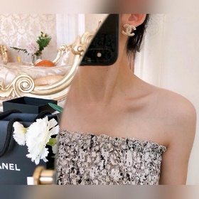 Chanel Классические серьги-гвоздики с двойным символом C. Эти сер