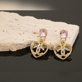 CHANEL Серьги-гвоздики «Сердце из персика» Оригинальные, в точнос