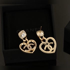 CHANEL Серьги-гвоздики «Сердце из персика» Оригинальные, в точнос