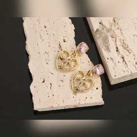 CHANEL Серьги-гвоздики «Сердце из персика» Оригинальные, в точнос