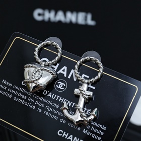 Chanel 2025 ранневесенняя коллекция серебряные серьги в морском с