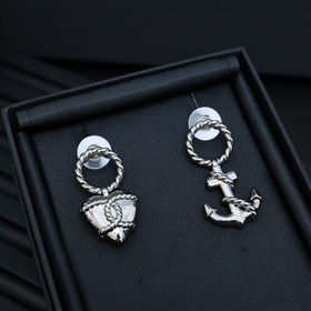 Chanel 2025 ранневесенняя коллекция серебряные серьги в морском с