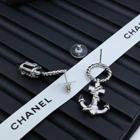 Chanel 2025 ранневесенняя коллекция серебряные серьги в морском с