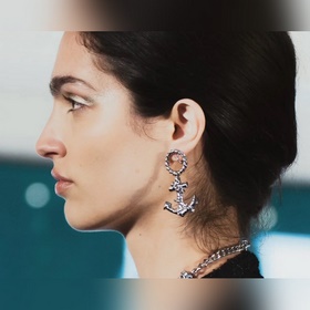 Chanel 2025 ранневесенняя коллекция серебряные серьги в морском с