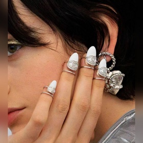Chanel 2025 ранневесенняя коллекция серебряные серьги в морском с