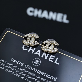 CHANEL Серьги с полудрагоценными камнями жемчугом ·Самые красивые