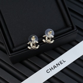 CHANEL Серьги с полудрагоценными камнями жемчугом ·Самые красивые
