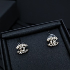CHANEL Серьги с полудрагоценными камнями жемчугом ·Самые красивые