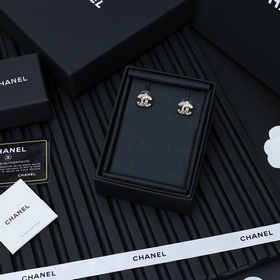 CHANEL Серьги с полудрагоценными камнями жемчугом ·Самые красивые