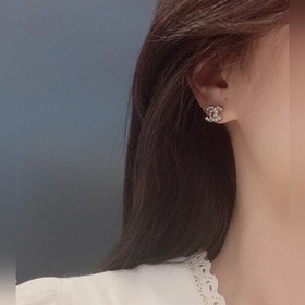 CHANEL Серьги с полудрагоценными камнями жемчугом ·Самые красивые
