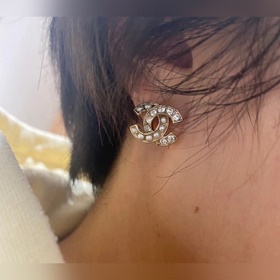CHANEL Серьги с полудрагоценными камнями жемчугом ·Самые красивые