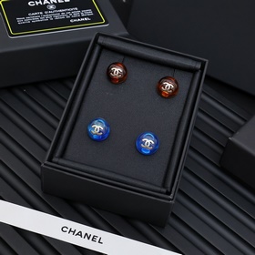 Chanel, цвет черепаховый, серьги-пуговицы синими пуговицами Прево