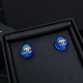 Chanel, цвет черепаховый, серьги-пуговицы синими пуговицами Прево