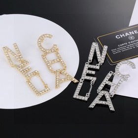 Chanel бусины с буквой Chanel. Популярная модель сережек. Лучшая 