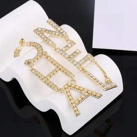 Chanel бусины с буквой Chanel. Популярная модель сережек. Лучшая 