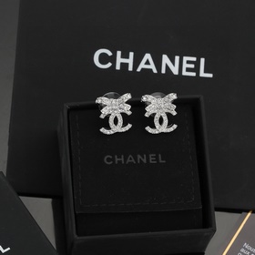 Серьги-бабочки Chanel, роскошный стиль, великолепный вид. Классич