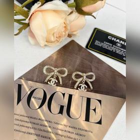 Chanel Бабочка с двойным C и бриллиантами, серьги-подвески