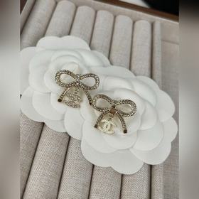 Chanel Бабочка с двойным C и бриллиантами, серьги-подвески
