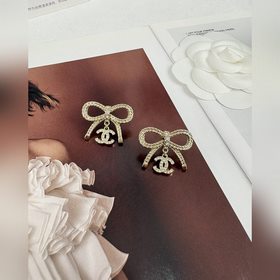 Chanel Бабочка с двойным C и бриллиантами, серьги-подвески
