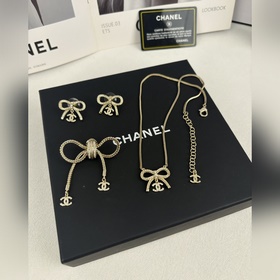 Chanel Бабочка с двойным C и бриллиантами, серьги-подвески