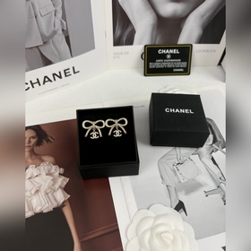 Chanel Бабочка с двойным C и бриллиантами, серьги-подвески