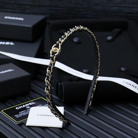 Классическая заколка для волос Chanel из овечьей кожи, такая же,