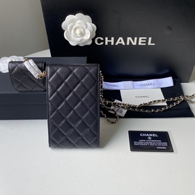Новая модель. CHANEL. Поступила в продажу сумка с буквой. Верх из