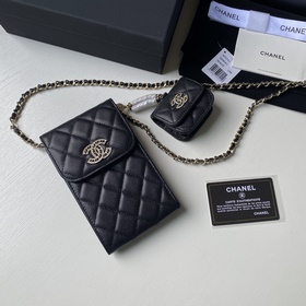 Новая модель. CHANEL. Поступила в продажу сумка с буквой. Верх из