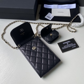 Новая модель. CHANEL. Поступила в продажу сумка с буквой. Верх из