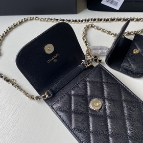 Новая модель. CHANEL. Поступила в продажу сумка с буквой. Верх из