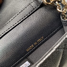Новая модель. CHANEL. Поступила в продажу сумка с буквой. Верх из