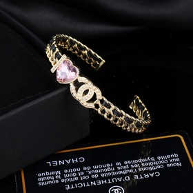 Новый браслет Chanel из кожи ягненка. Каждая деталь выполнена с в