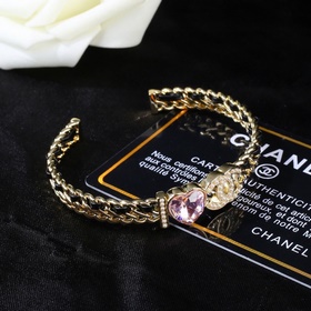 Новый браслет Chanel из кожи ягненка. Каждая деталь выполнена с в