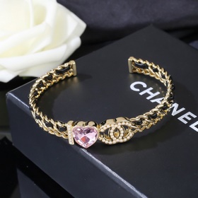 Новый браслет Chanel из кожи ягненка. Каждая деталь выполнена с в