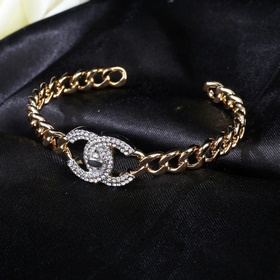 Новый браслет Chanel. Каждая деталь выполнена с высочайшим качест