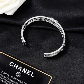 Новый браслет Chanel с двойным C. Каждая деталь выполнена с высоч
