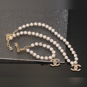 Браслет Chanel с двойной буквой C и жемчужинами. Очень красивый, 