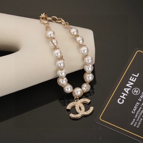 Браслет Chanel с двойной буквой C и жемчужинами. Очень красивый, 